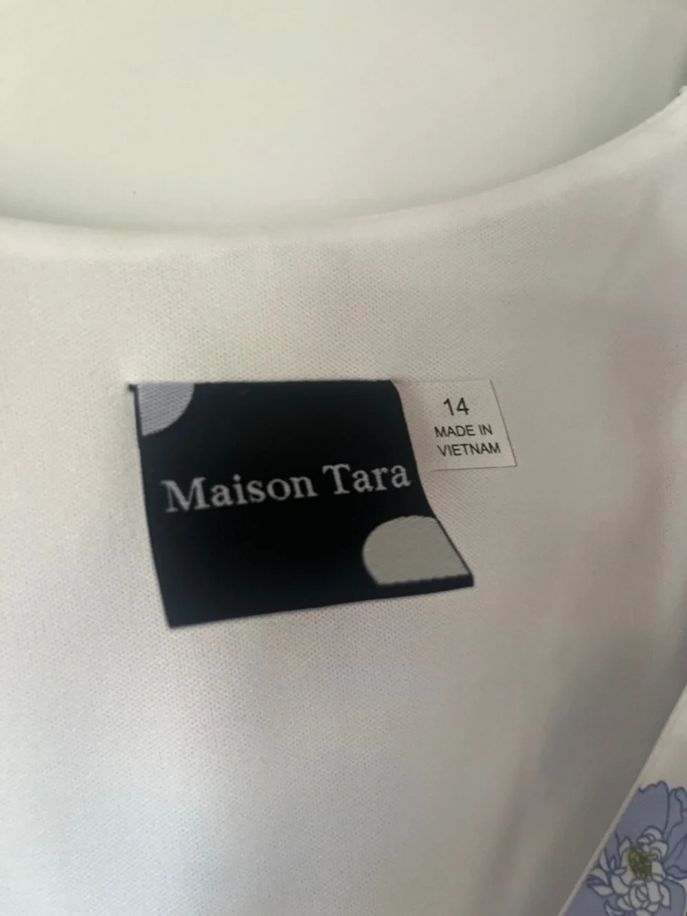 Maison Tara Floral light and airy soft spring maxi dress in ivory and lilac NWT - Picture 6 of 11